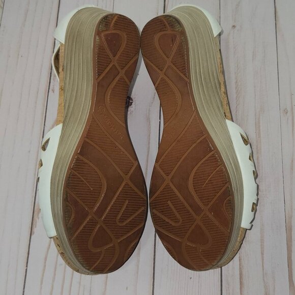 Baretraps Women's Miriam Wedge Sandal Size 9M with laser cut design - Picture 8 of 9